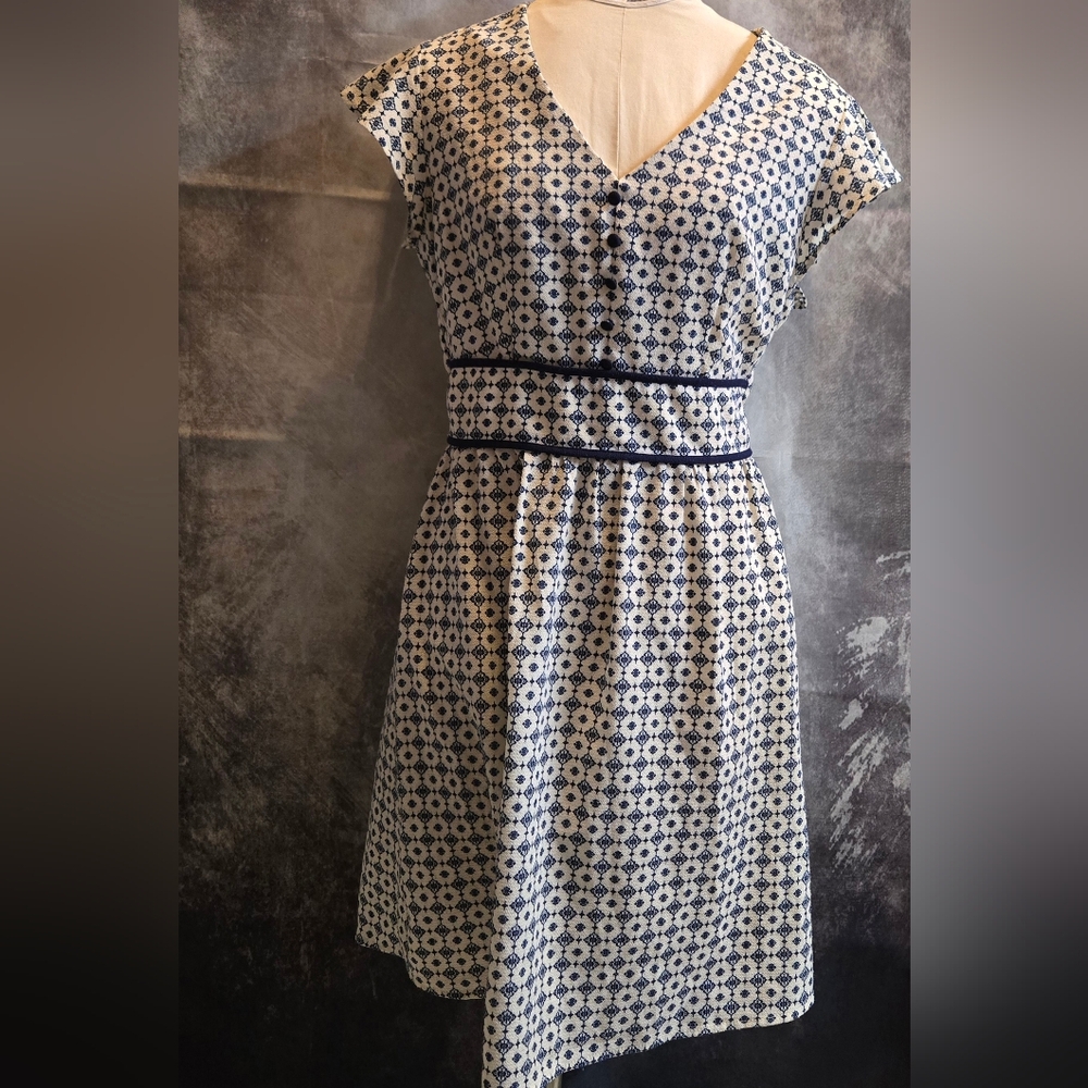 Elegant Blue and Off-White Patterned Dress